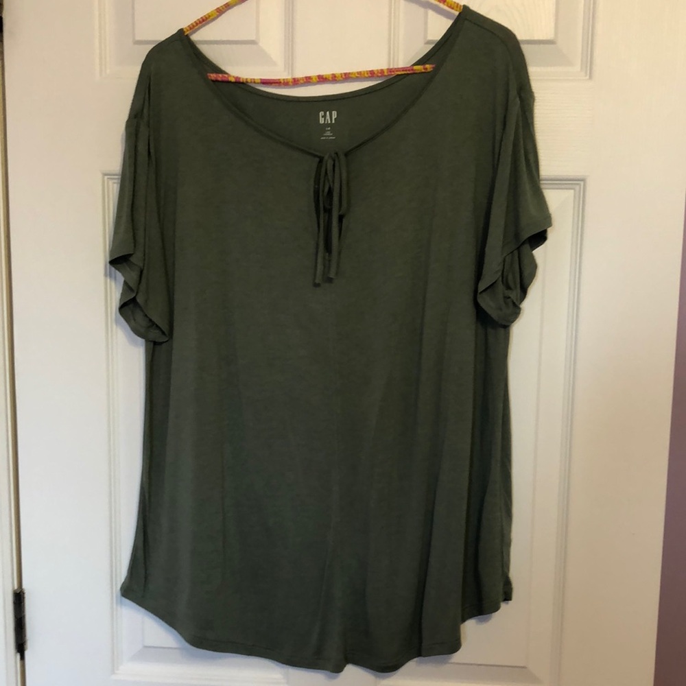 Gap sage green short-sleeved top